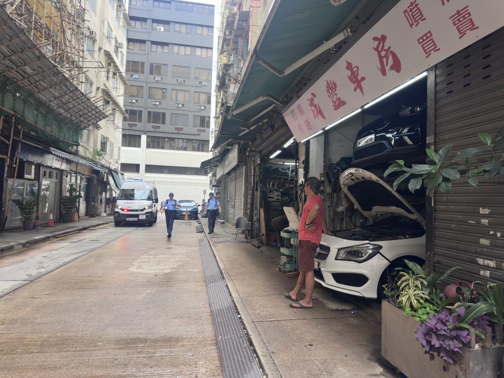 車房東主向記者講述昨日事發經過。