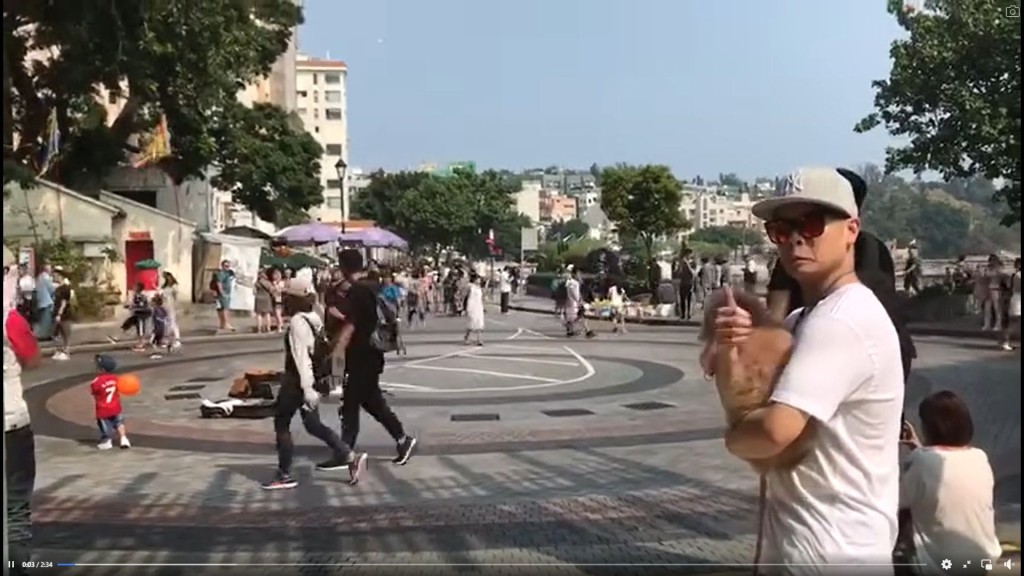 陳康健7年前在赤柱Busking的影片在threads重現。