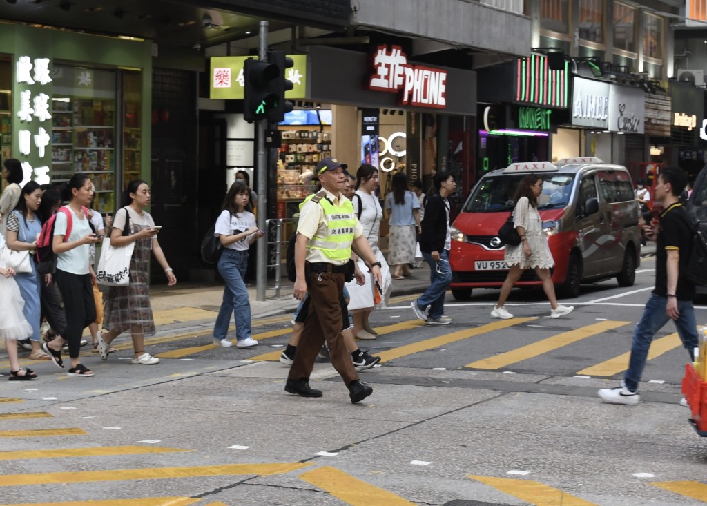 尖沙咀加拿分道與加連威老道交界路口，已完成設置對角行人過路處，今起開放使用。何君健攝