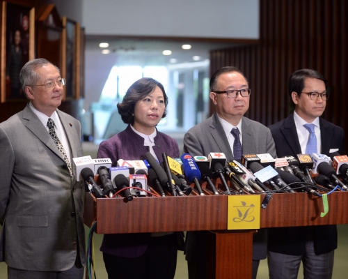 廖長江(右二)說建制派本著誠意開會，希望民主派有建設性建議，但最終看不到有誠意。