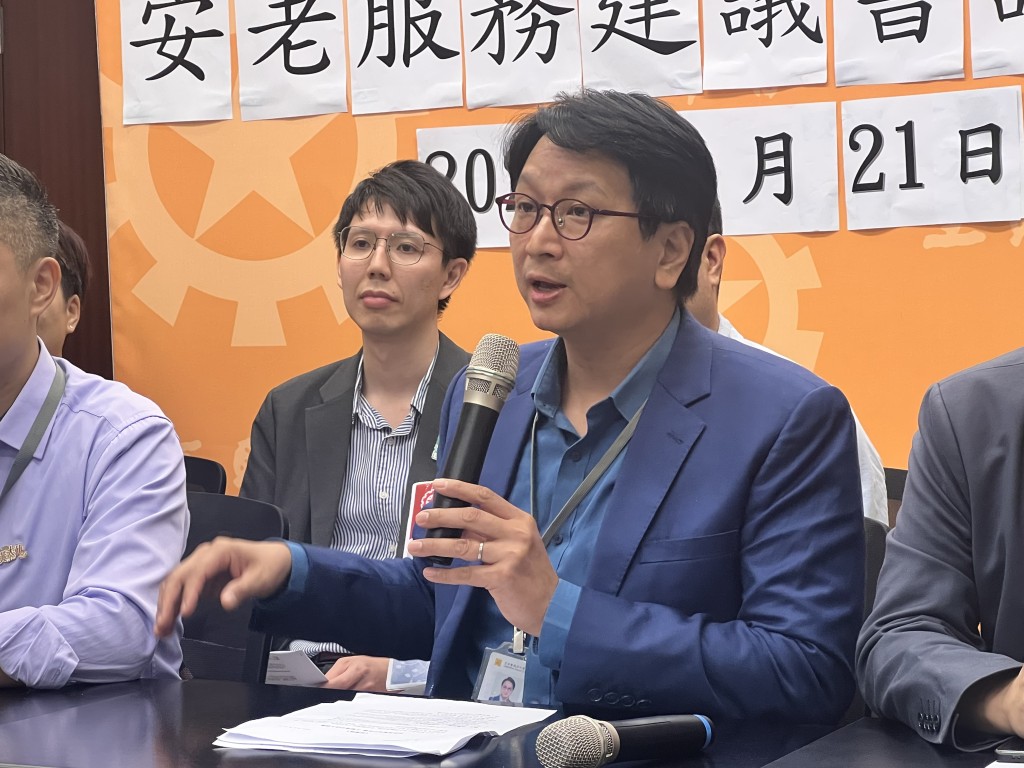 家彪表示，全港八成长者正领取政府不同的资助，当局是最掌握所有资料，亦有责任将资料编成册。郭咏欣摄