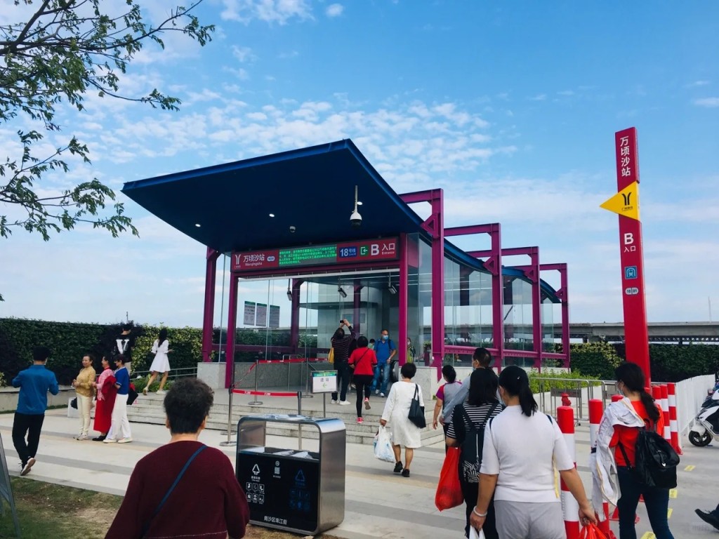 南珠（中）城际北端起点万顷沙站将与图中的广州地铁18号线万顷沙站衔接。小红书