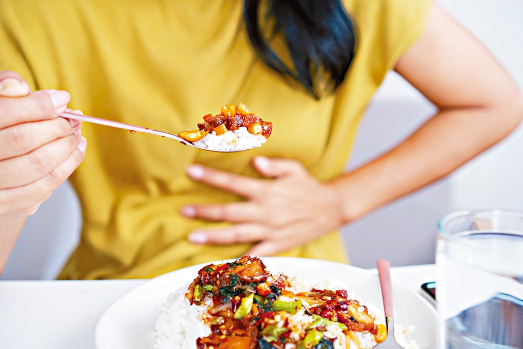 長期飲食不定時，令脾胃運化失常，易影響睡眠質素。
