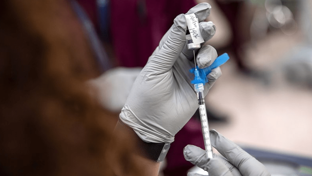 針對Omicron的改良版新冠疫苗擬在臨牀試驗完成前於本周獲美國授權。AP資料圖片