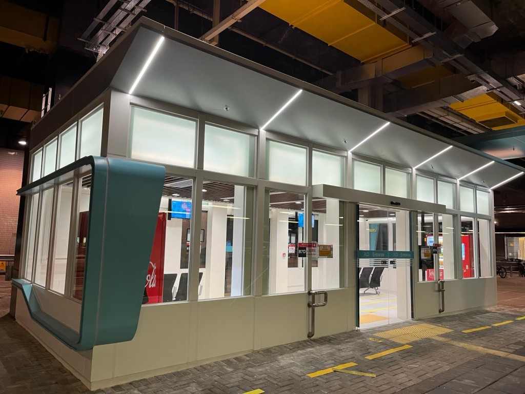 位於馬鞍山市中心公共交通總站巴士4號月台的乘客候車室已於今年3月24日投入服務。林世雄網誌