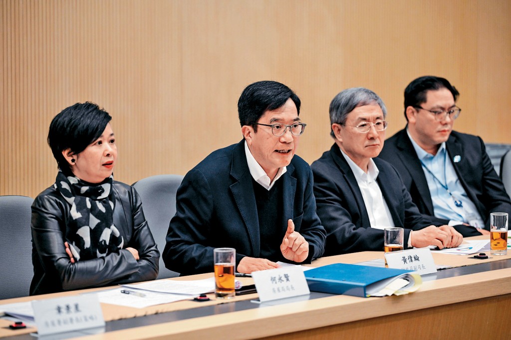 黃偉綸昨與工聯會代表會面，指長遠安置方案會全面考慮各項因素。