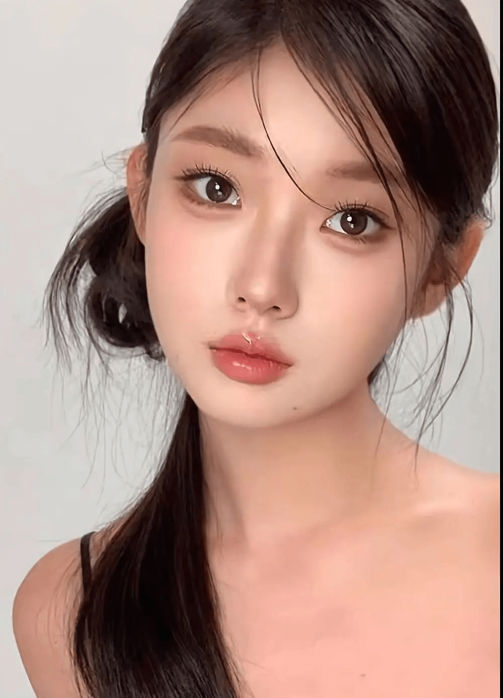 童瑤是美妝網紅。