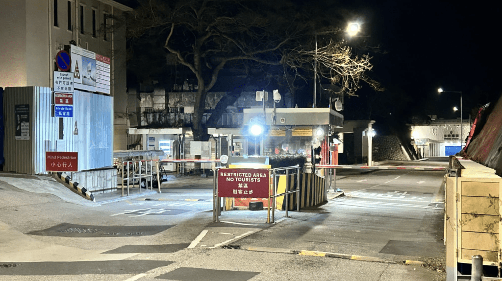 被囚在赤柱監獄的馮達浚及劉澤鋒,清晨由警方安排的便裝七人車接載離開。蔡楚輝攝蔡楚輝攝 被囚在赤柱監獄的馮達浚及劉澤鋒,清晨由警方安排的便裝七人車接載離開。蔡楚輝攝蔡楚輝攝
