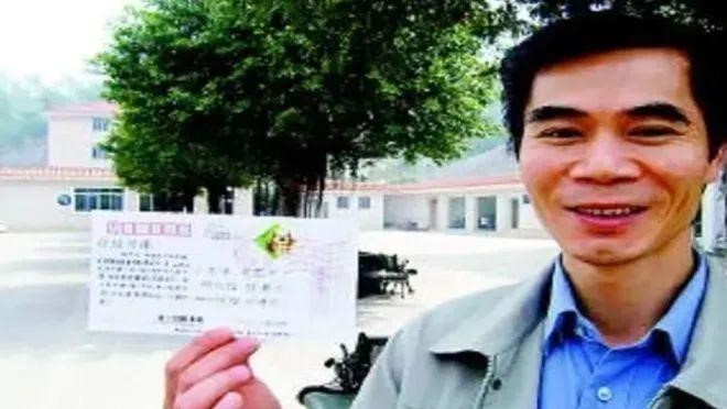 陳翠菊向救命恩人殯儀工何勝寄感謝卡。 陳翠菊向救命恩人殯儀工何勝寄感謝卡。