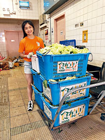 叶铠莹获安排到食物回收机构「食德好」实习，利用社交媒体宣传垃圾分类。