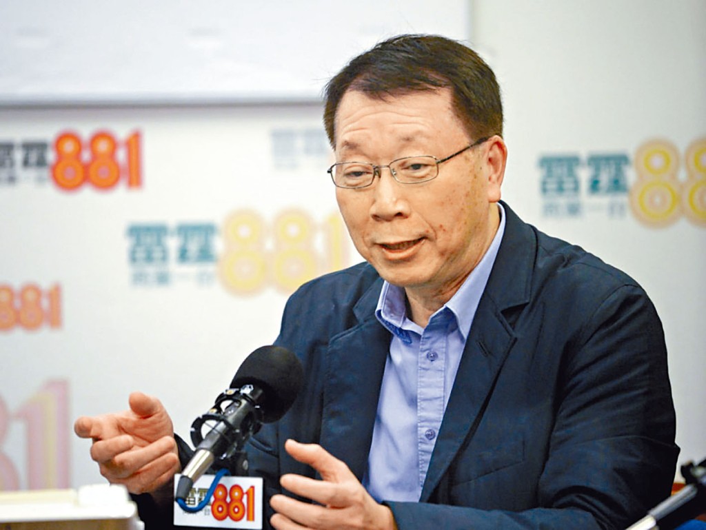 特首政策組專家組成員、科大經濟學系榮休教授雷鼎鳴認為，中美引發經濟及金融戰的機會非常高，軍事衝突機會亦不低。