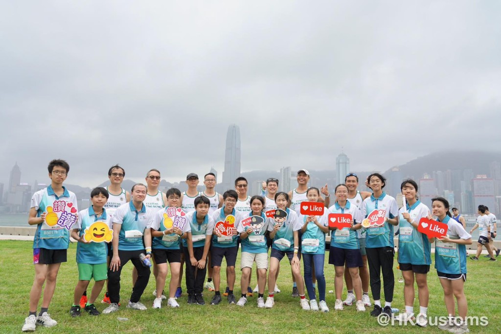 活动由精英运动员慈善基金主办、香港赛马会慈善信托基金策划及捐助。海关FB图片