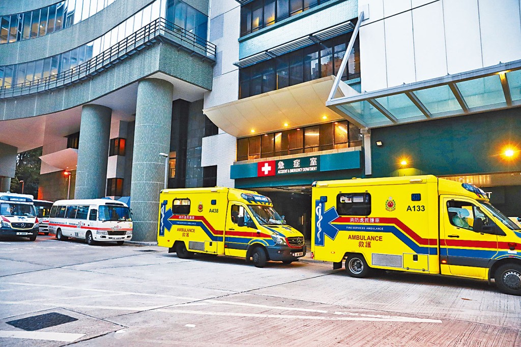 本港在爆發新冠疫情首年,公立醫院總住院人數顯著下降。