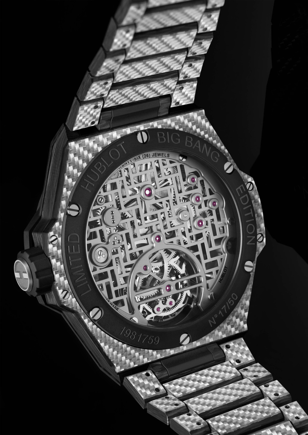 Hublot Big Bang Integrated Tourbillon Full Carbon。表殼：43mm碳纖維和鍍鋁碳纖維；機芯：HUB6035自動；售價：$953,300（限量50枚）。