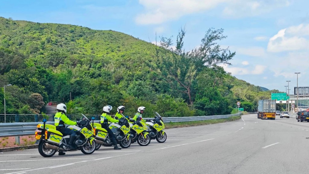 警方全港交通大執法 兩周拘55名司機 向亂過路行人發986張傳票。FB：Traffic New Territories South