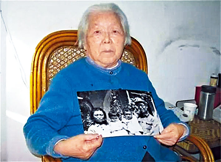 高崗夫人李力群逝世。