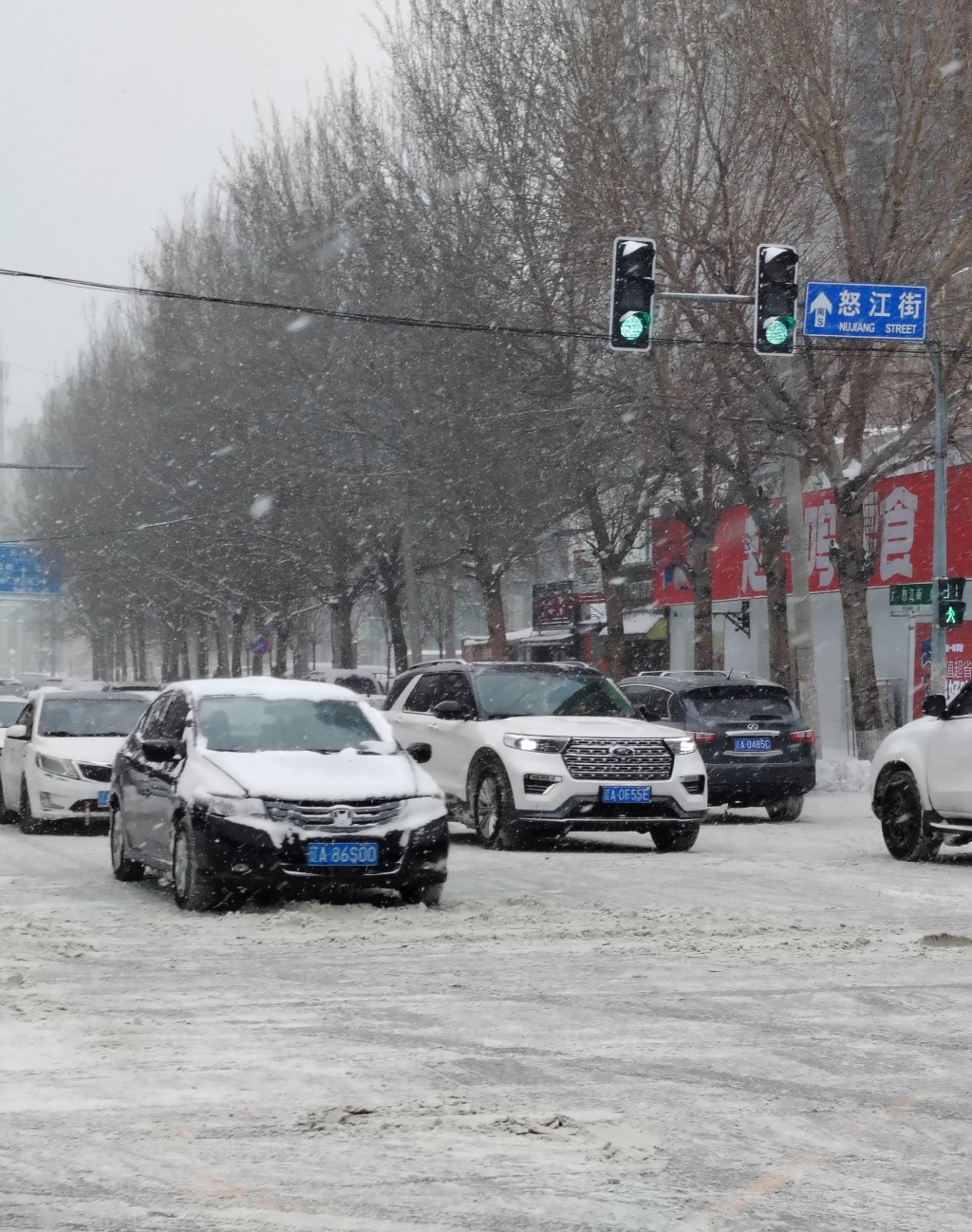 網民分享遼寧各地街頭的雪景。微博 網民分享遼寧各地街頭的雪景。微博