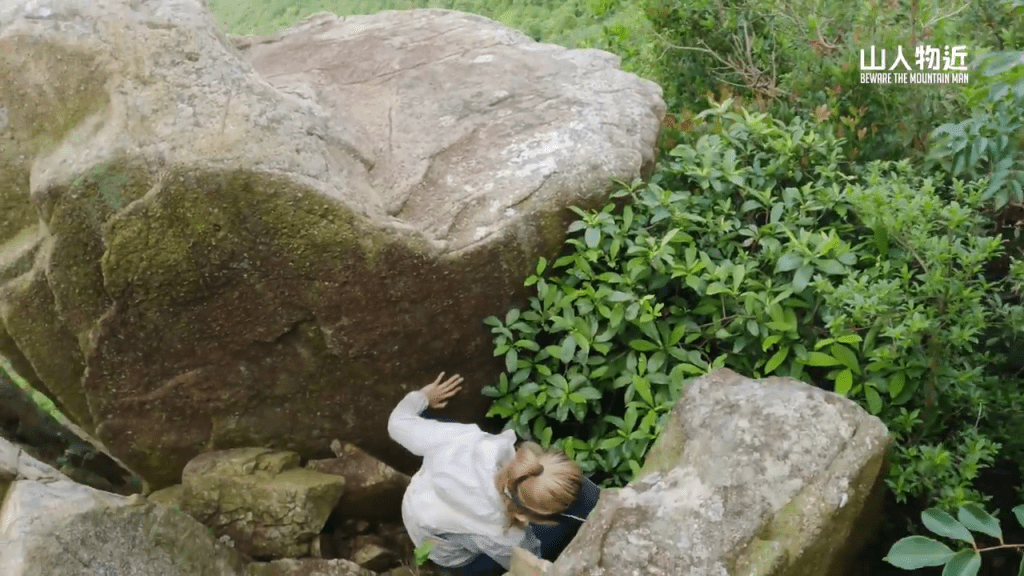 他們開始落山。(Youtube頻道「山人物近」截圖) 他們開始落山。(Youtube頻道「山人物近」截圖)