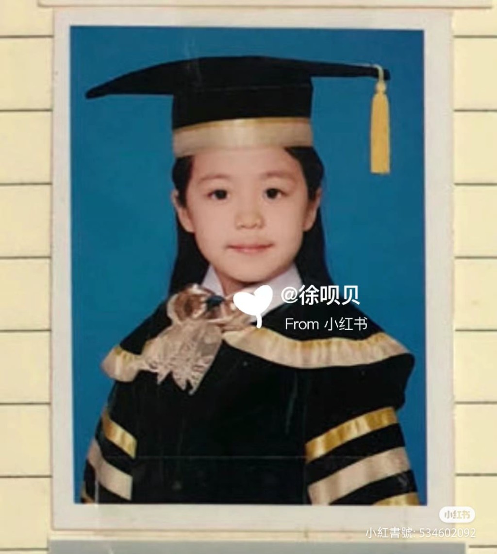 莊子璇表姐在小紅書分享表妹的畢業相。