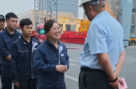 “全网最爱发钱老板”中秋派钱。
