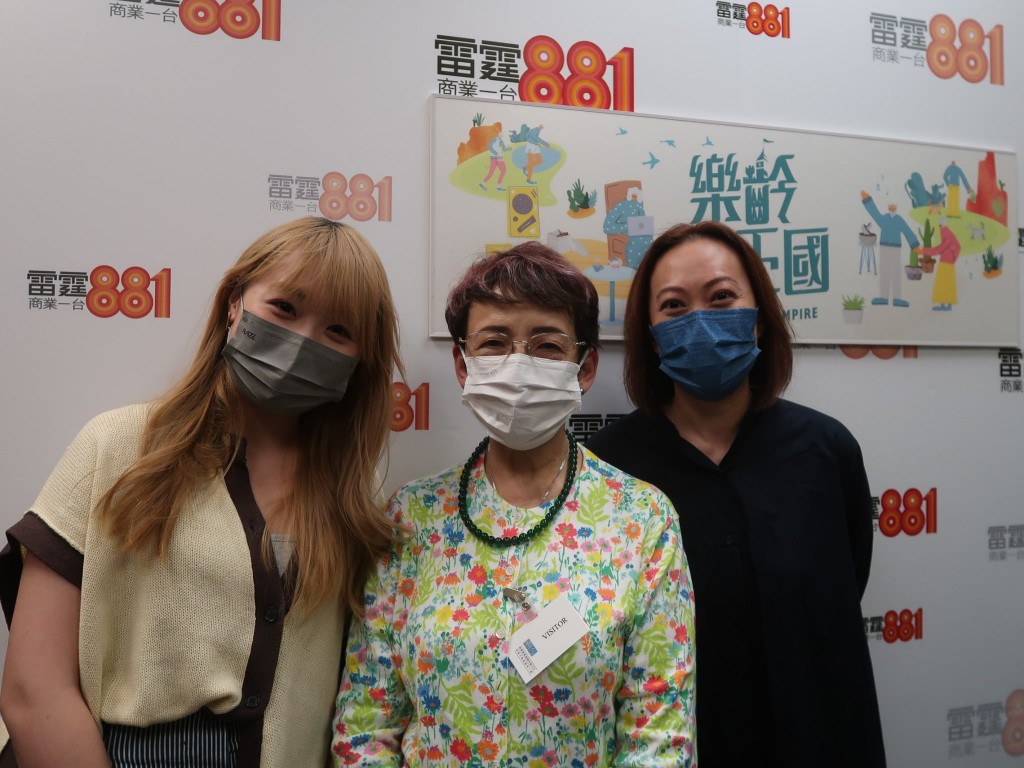 波姐與節目兩位年輕主持。