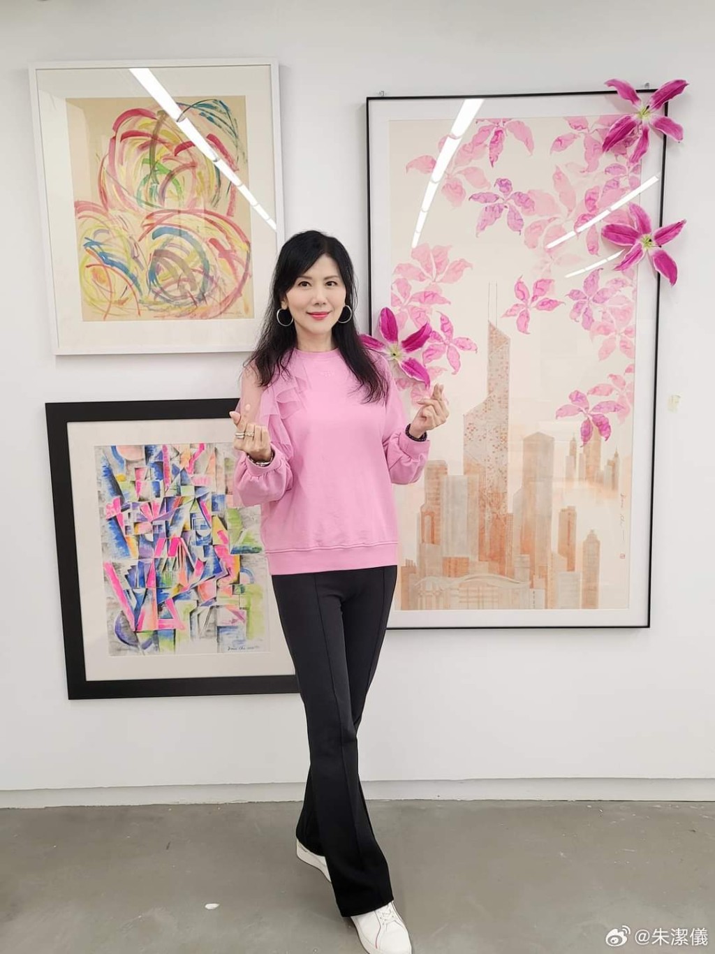 香港视觉艺术中心的展览也有朱洁仪的作品。