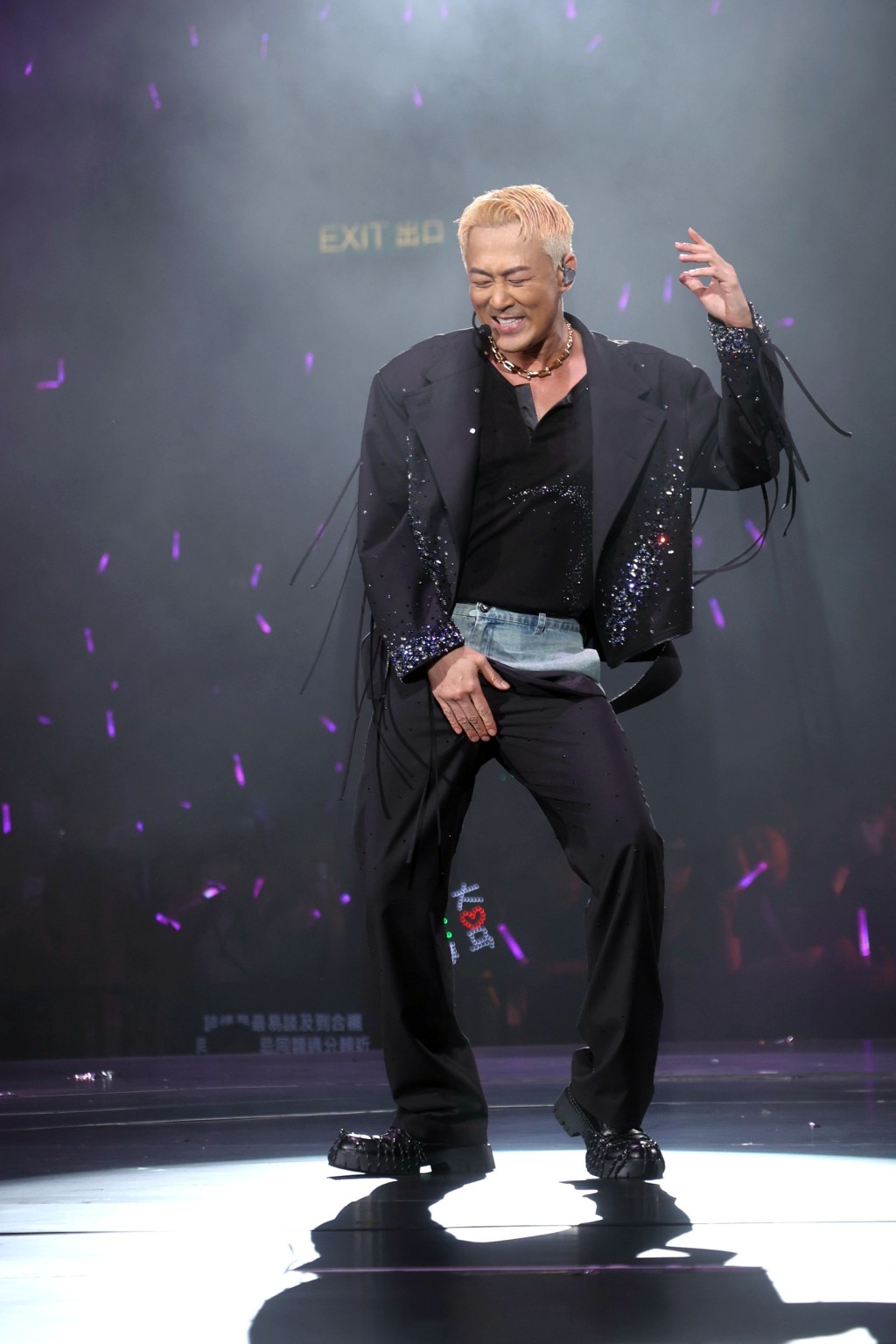 5月時，林峯在紅館舉行《GO WITH THE FLOW》演唱會。
