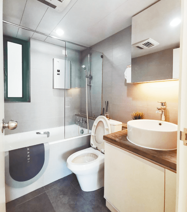 浴室为明厕设计，有助排走室内湿气， 空间非常通风。