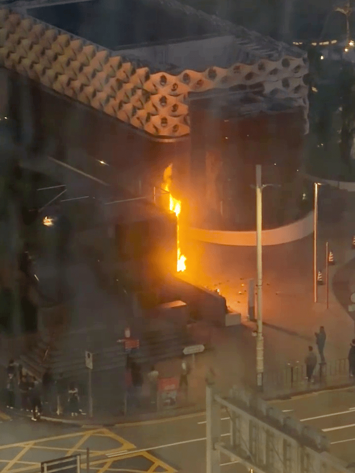 不少途人圍觀。小紅書：IRIS977