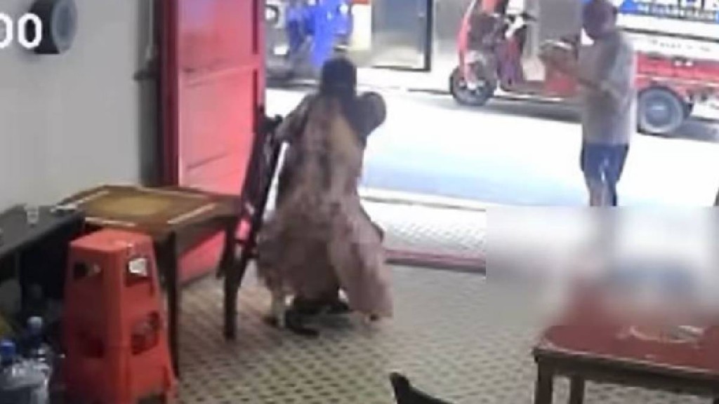 女店主奮力搶救不適老人，卻被對方家屬索賠10萬人民幣。