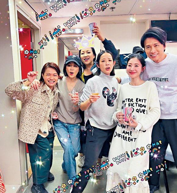 蝦頭演過不少舞台劇,去年就參與了劉嘉玲和黃子華主演的《香港式離婚》。