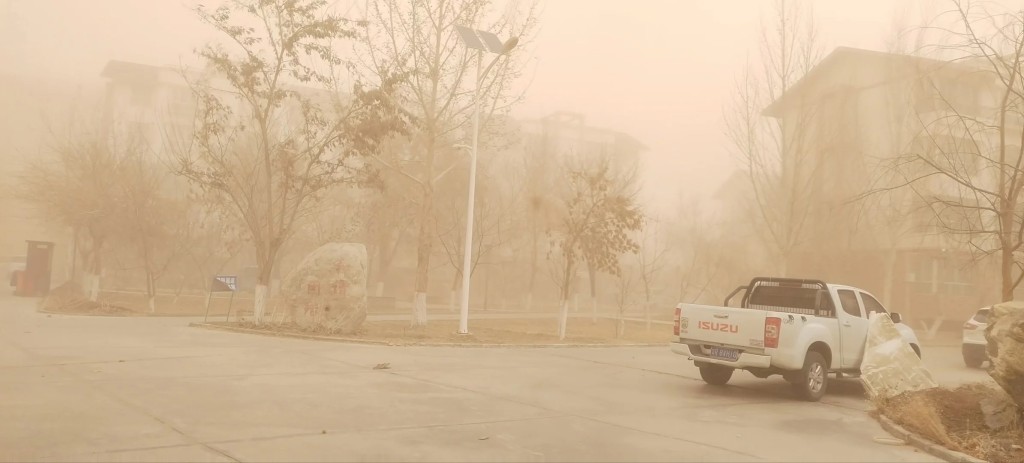 新疆沙塵暴今日續影響多個省市。小紅書