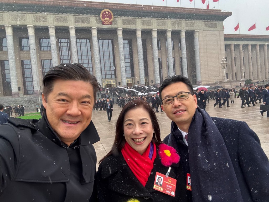各港區人大代表相信,在國家領導和大家共同努力下,祖國一定會更加繁榮富強,人民生活會更加美好。陳曼琪提供 各港區人大代表相信,在國家領導和大家共同努力下,祖國一定會更加繁榮富強,人民生活會更加美好。陳曼琪提供