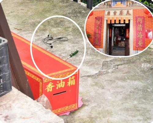 香油箱懷疑被賊人搬至山坡旁。現場遺下一支螺絲批和耳機(中)。