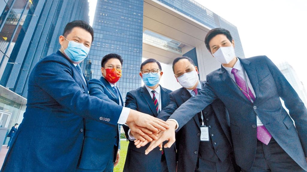 五名曾任香港青年聯會主席的立法會議員,左起梁毓偉、霍啟剛、黃英豪、陳仲尼及吳傑莊。