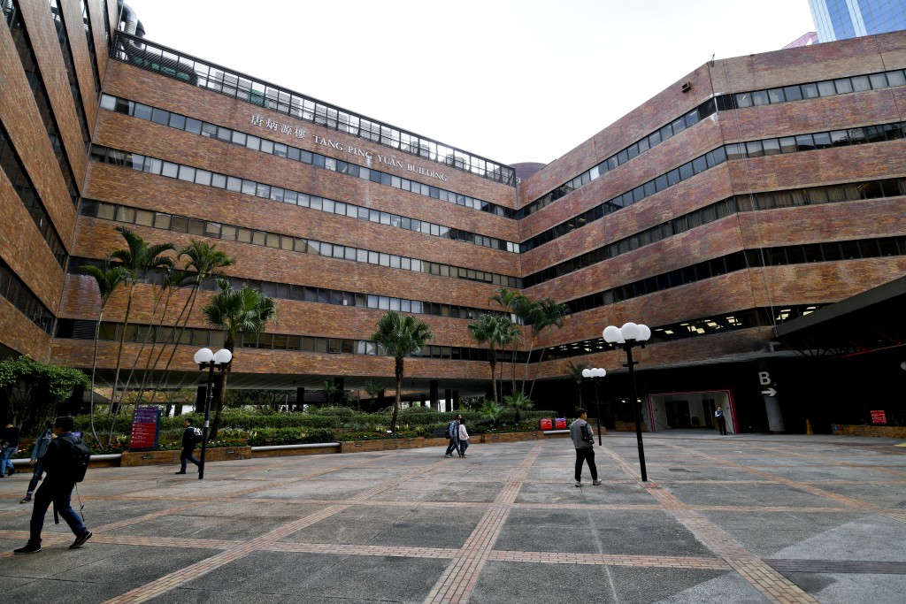 香港新方向指最新數據顯示,通過「考試移民」漏洞報讀香港高等院校的人數呈倍數增長的趨勢。資料圖片 香港新方向指最新數據顯示,通過「考試移民」漏洞報讀香港高等院校的人數呈倍數增長的趨勢。資料圖片