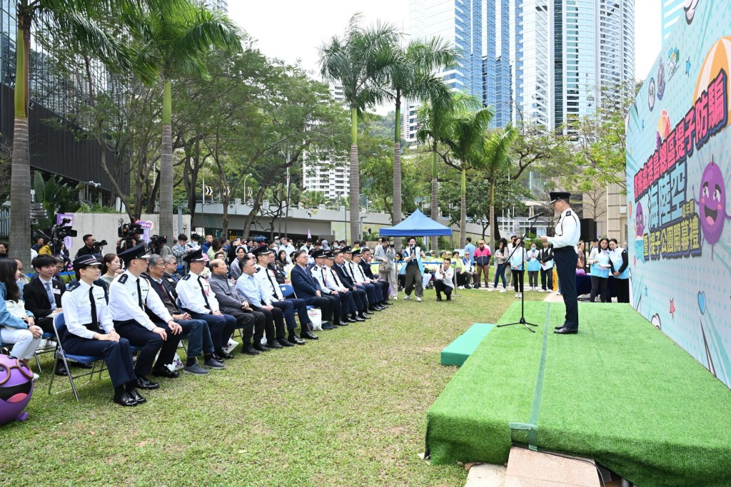 金鐘夏愨花園舉行「港島總區提子防騙海陸空嘉年華」暨「提子公園」開幕禮。