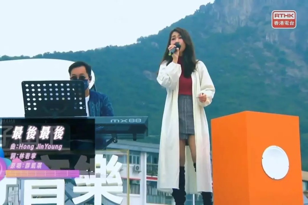 曹銦玲曾上港台節目《獅子山下好音樂》，獻唱薛凱琪的《最後最後》。