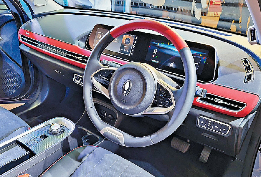 ■GT版車廂改用紅黑色包裝，雙10.25吋屏幕為標準項目。