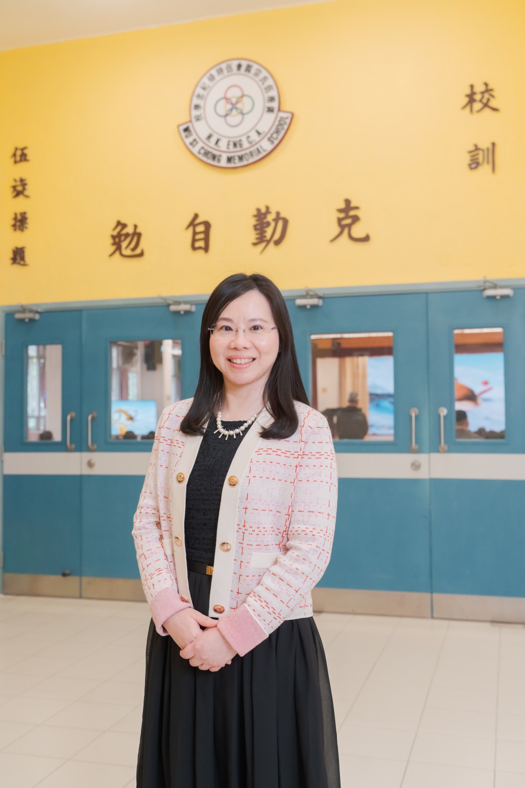 僑港伍氏宗親會伍時暢紀念學校關倩芬校長(圖片來源:受訪學校提供) 僑港伍氏宗親會伍時暢紀念學校關倩芬校長(圖片來源:受訪學校提供)