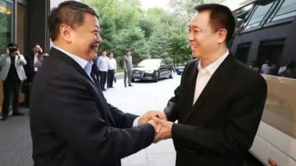 唐一軍（左）被指任遼寧省長時，與恒大許家印（右）關係密切。