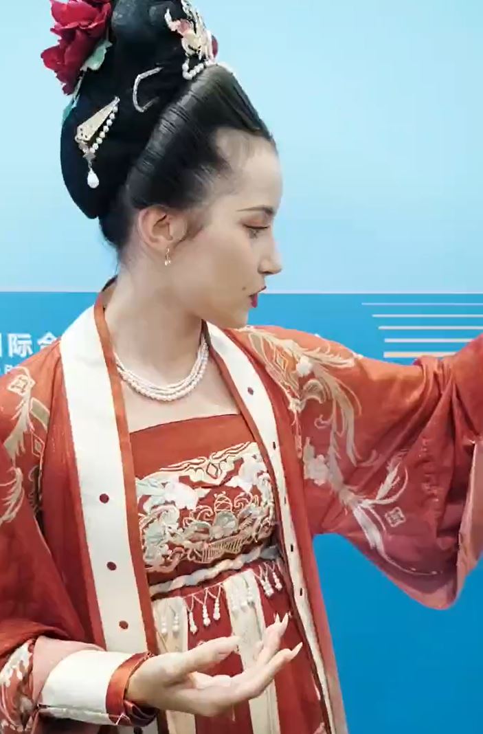 自俄羅斯的女孩給自己取中文名「謝弈舒」。張言天攝
