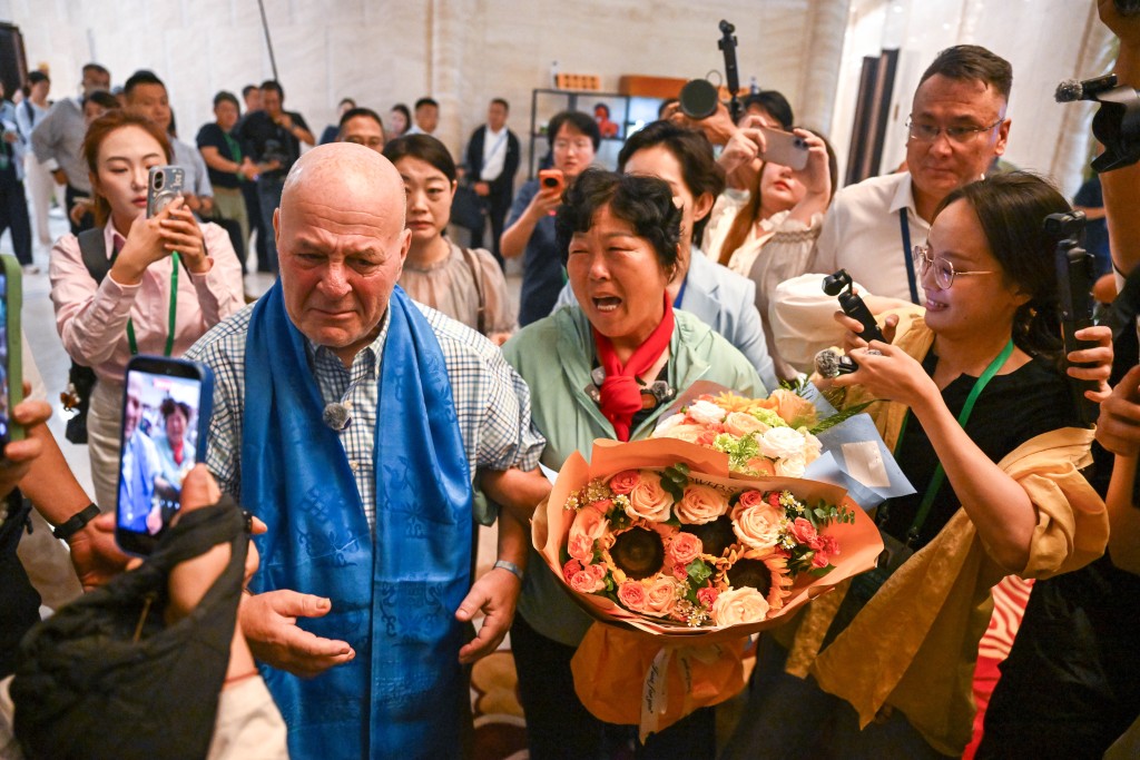賽考斯27年前捐5千美元助內蒙、陝西一帶治沙。新華社