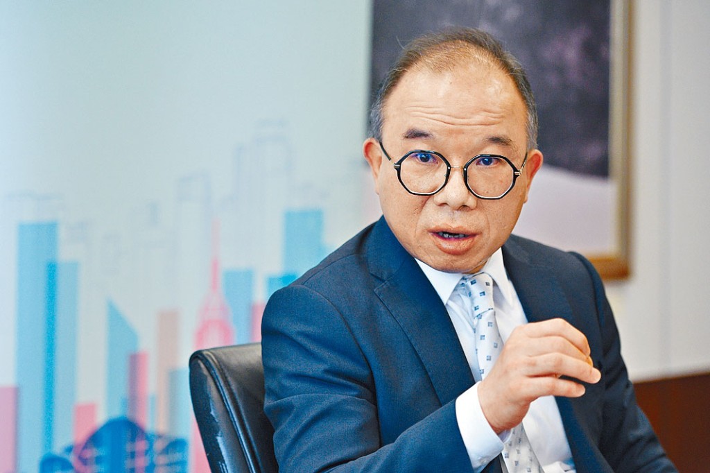 曾國衞表示,區議會職能檢視方案,已進入最後細化階段。