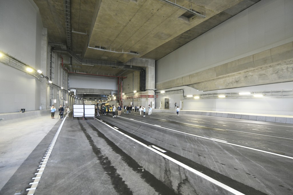 中九龍繞道(油麻地段)將於星期日(21日)早上10點通車。 中九龍繞道(油麻地段)將於星期日(21日)早上10點通車。