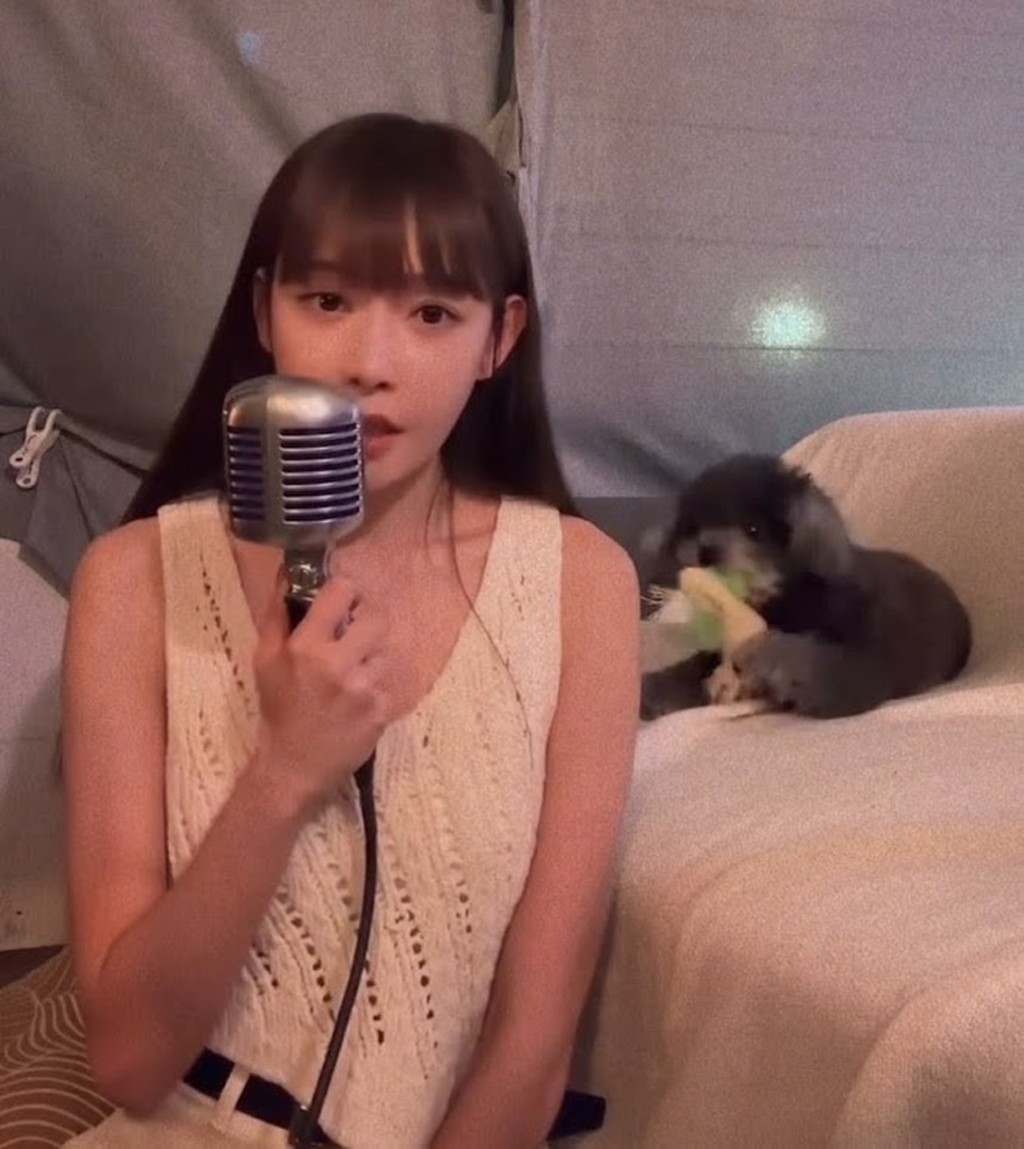 雖然正積極發展繪畫事業,但Aka並未放棄唱歌跳舞,不時在IG分享歌唱和舞蹈片段。 雖然正積極發展繪畫事業,但Aka並未放棄唱歌跳舞,不時在IG分享歌唱和舞蹈片段。