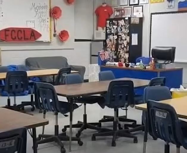 阿肯色州有33岁女教师黑尔在课室和男学生发生性行为。影片截图