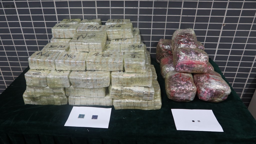 深圳灣北上私家車藏逾22萬粒晶片 司機乘客被拘控