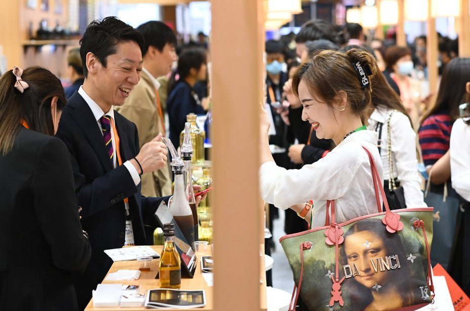 日本對食品徵收8%的消費稅。新華社 日本對食品徵收8%的消費稅。新華社