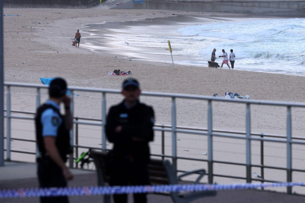 警方在邦迪海灘調查。法新社 警方在邦迪海灘調查。法新社